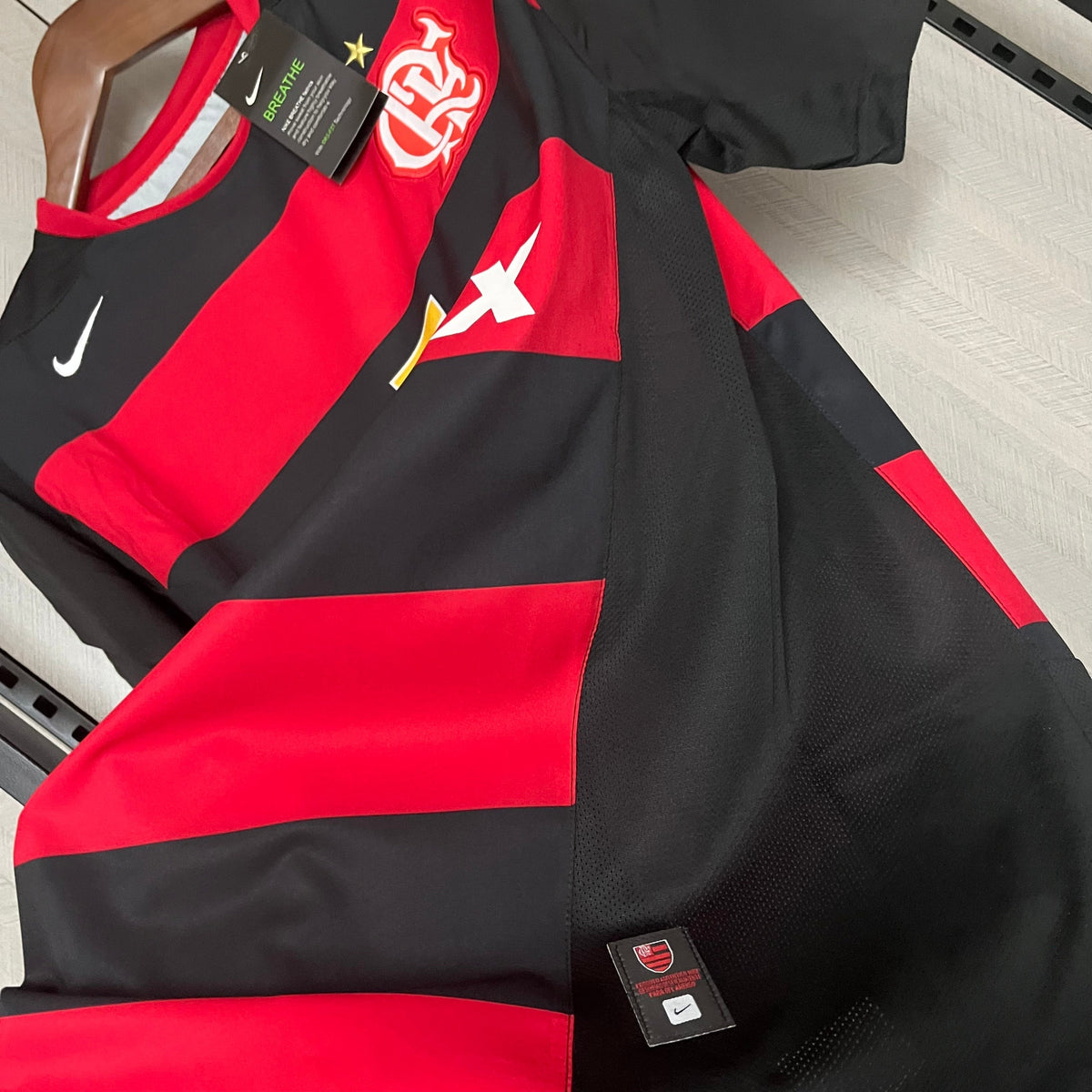 Camisa Flamengo Retrô 2005/06 Vermelha e Preta - foto 4