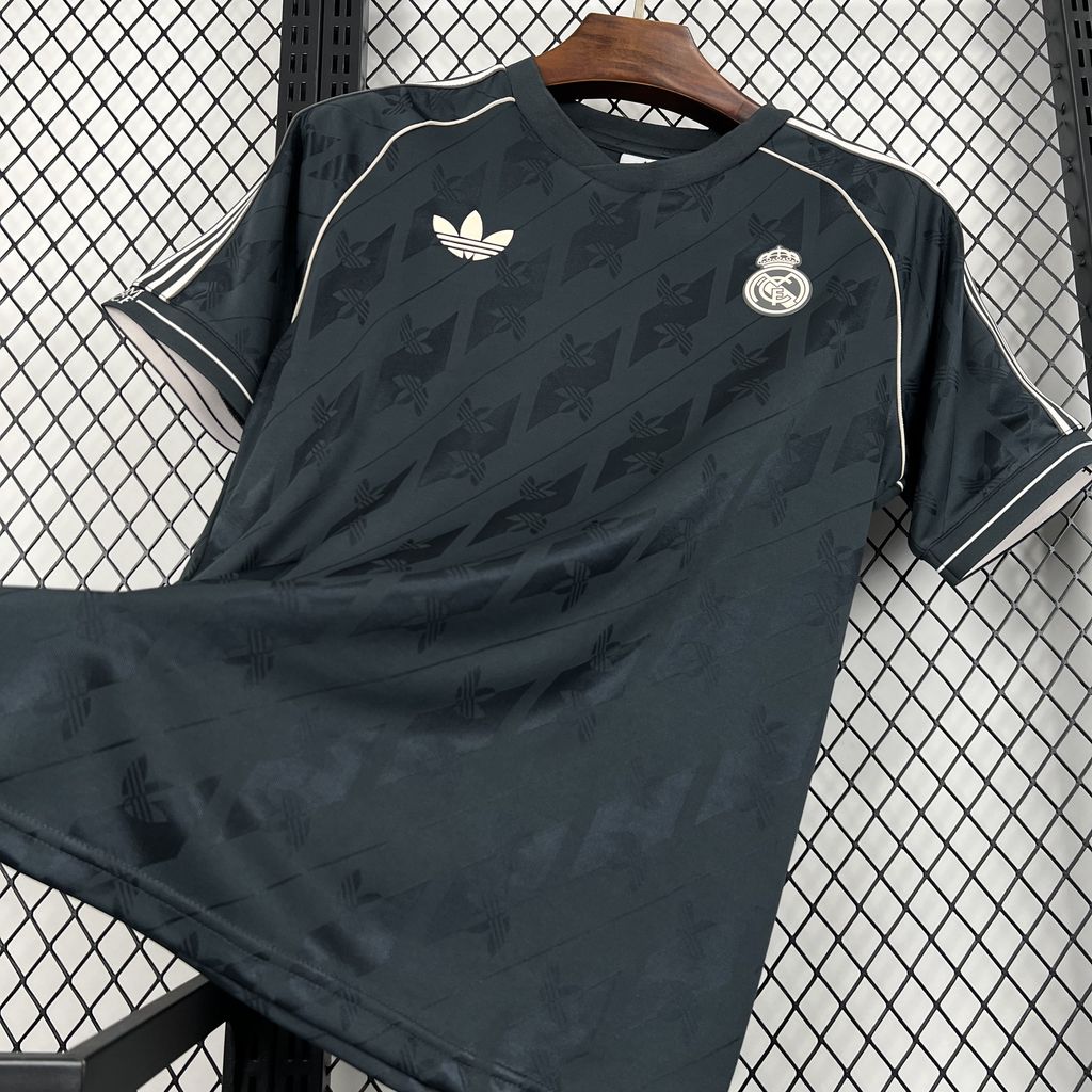 Camisa Real Madrid Edição Especial 2024/25 Preta - Torcedor