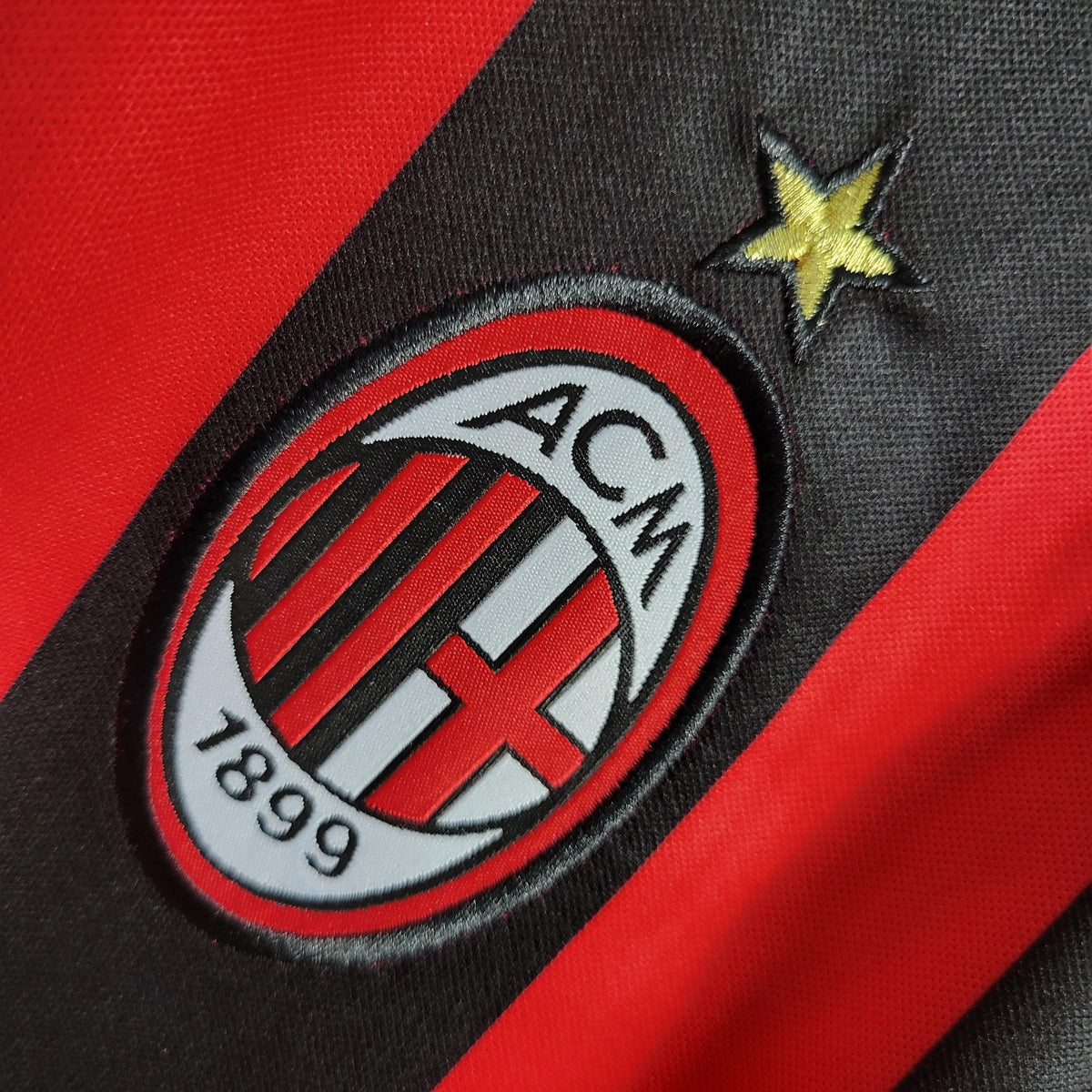 Camisa Retrô Milan I 2006/07 Vermelha e Preta