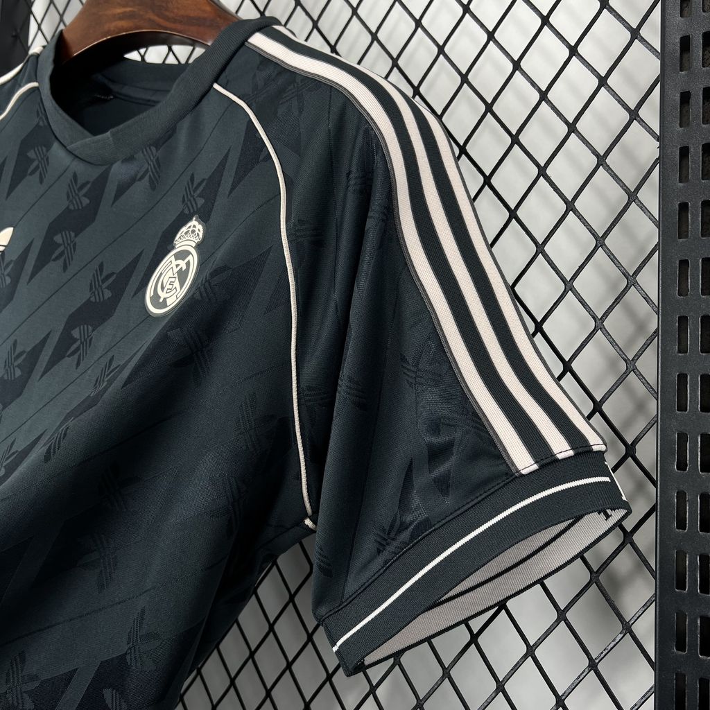 Camisa Real Madrid Edição Especial 2024/25 Preta - Torcedor