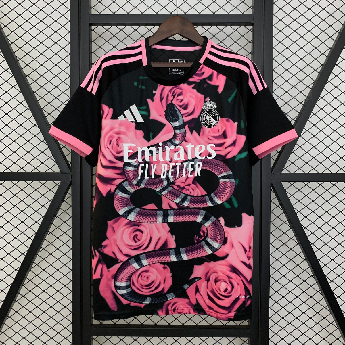 Camisa Real Madrid Edição Especial 2025/26 Rosa e Preta - Torcedor