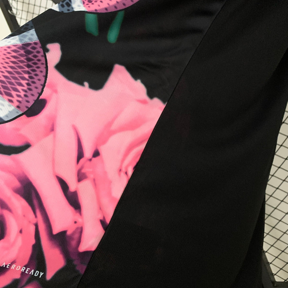 Camisa Real Madrid Edição Especial 2025/26 Rosa e Preta - Torcedor