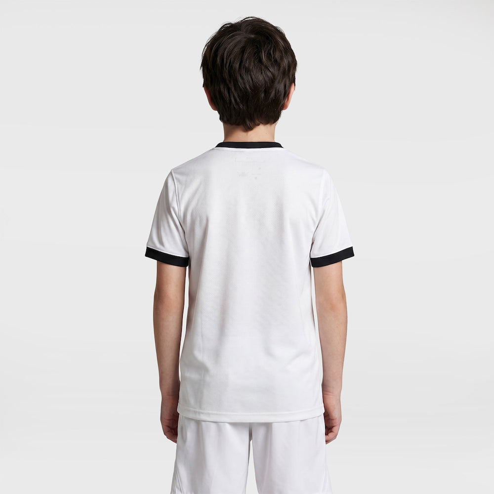 Kit Infantil Vasco II 2026/27 Branco Camisa e Shorts - criança vestindo o kit, vista de costas