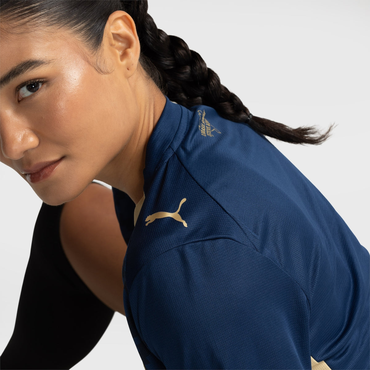Camisa Bahia III 2026/27 Azul-Marinho e Dourada Feminina Torcedor - detalhes de acabamento 5