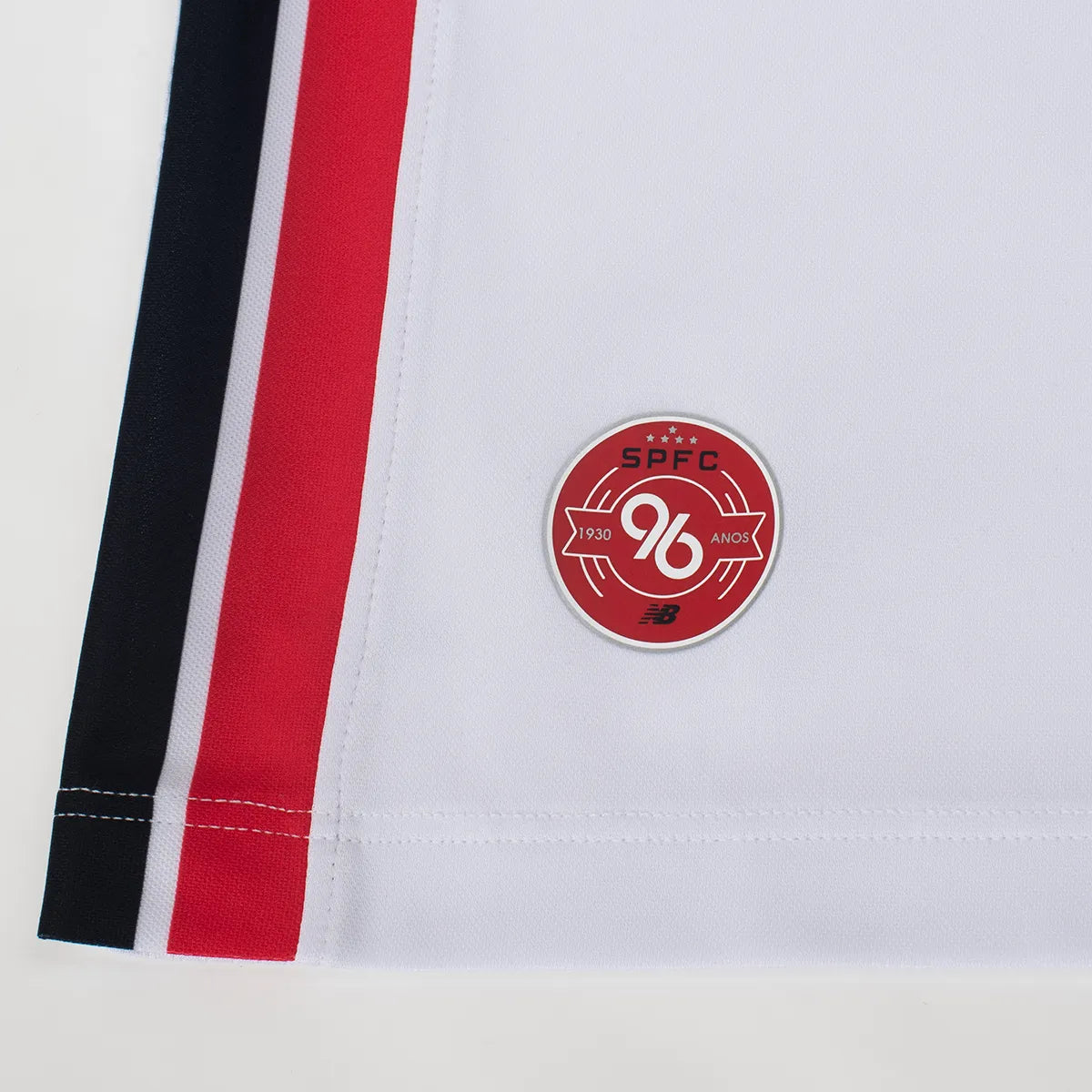Kit Infantil São Paulo I 2026/27 Branco Camisa e Shorts - detalhes de acabamento 5