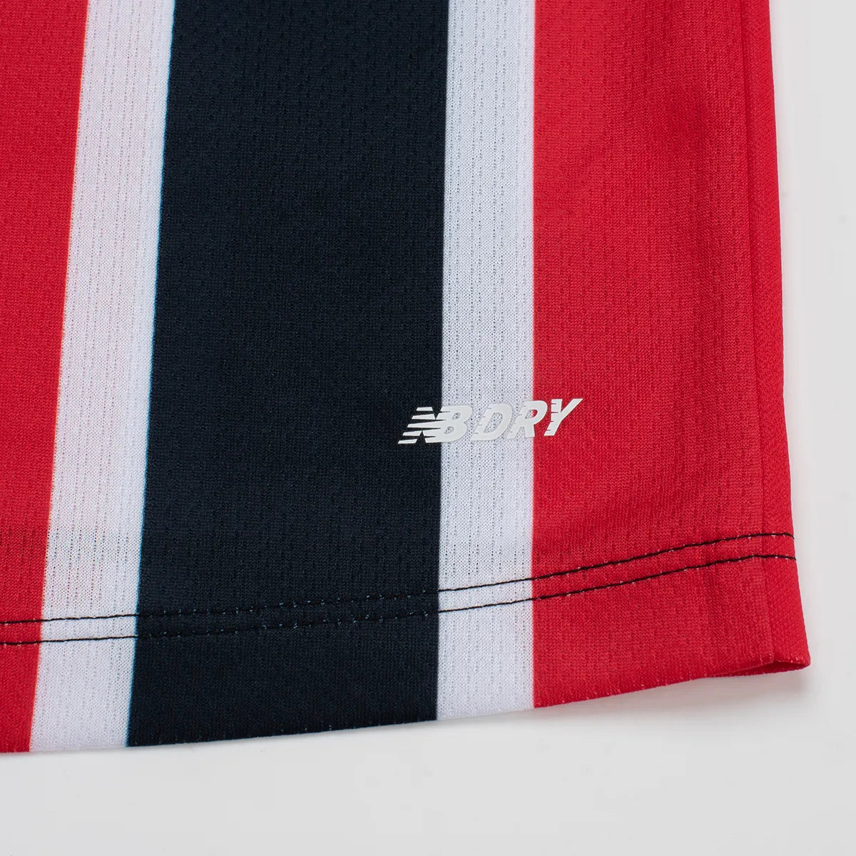 Camisa São Paulo II 2026/27 Tricolor Listrada Jogador - detalhes de acabamento 6