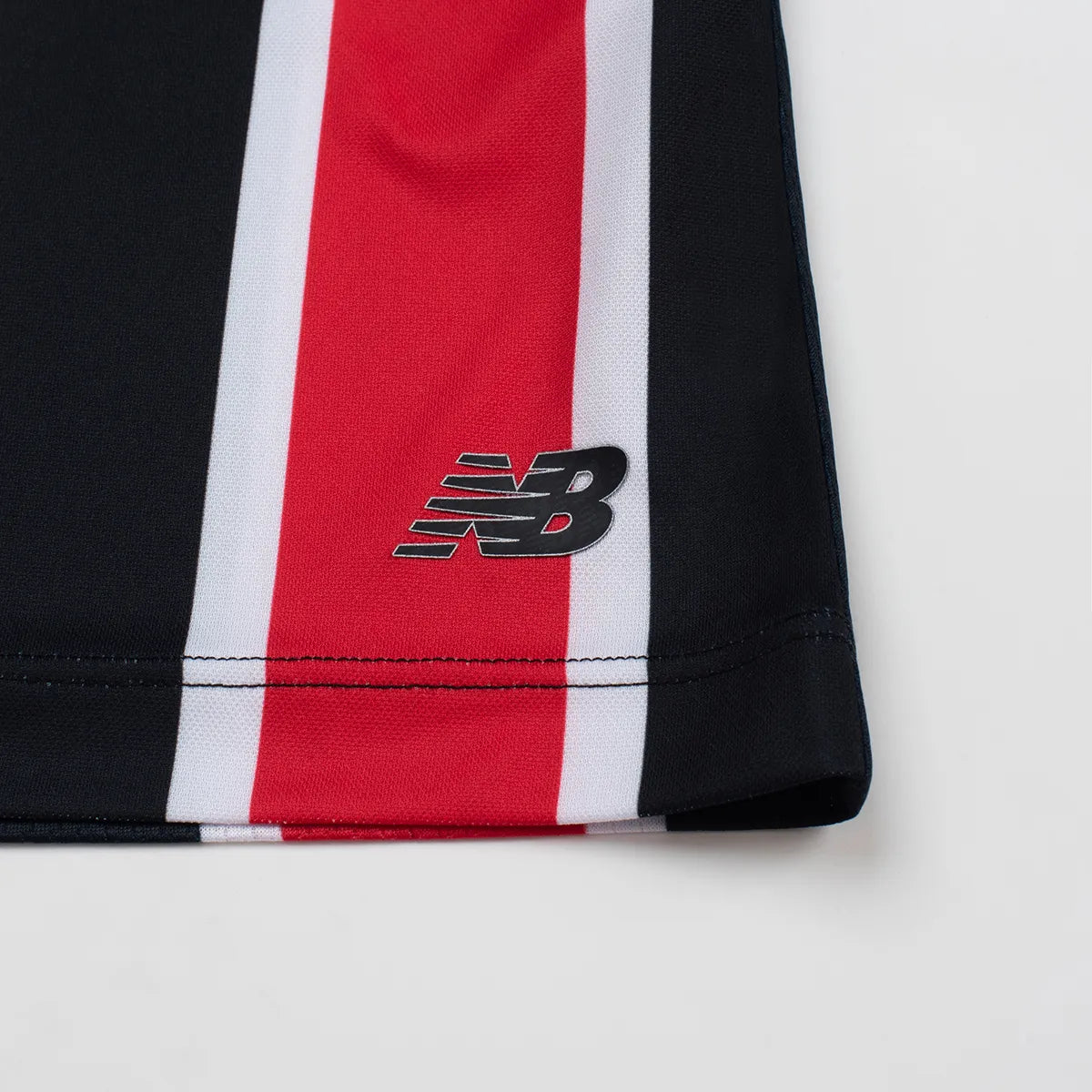 Camisa São Paulo II 2026/27 Tricolor Listrada Feminina Torcedor - detalhes de acabamento 6