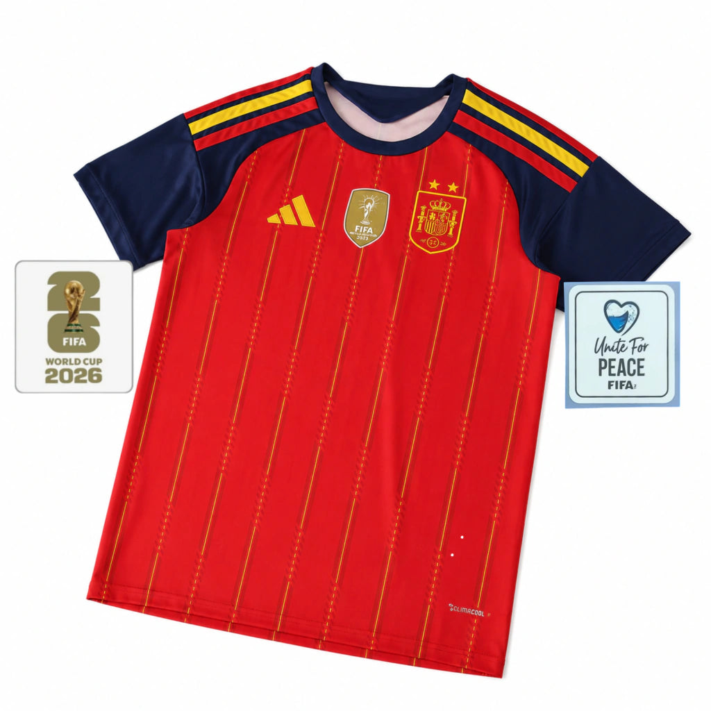 Camisa Espanha I 2026 Vermelha Campeã do Mundo 2 Estrelas Torcedor - outro ângulo