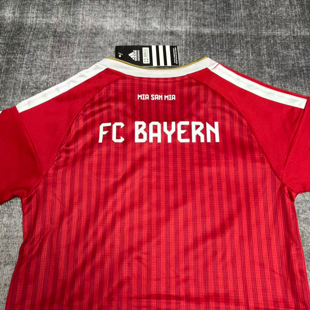 Kit Infantil Bayern de Munique I 2026/27 Vermelho Camisa e Shorts - vista de costas