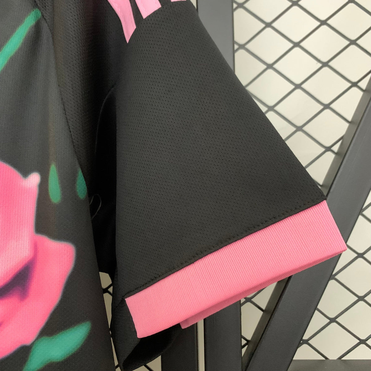 Camisa Real Madrid Edição Especial 2025/26 Rosa e Preta - Torcedor