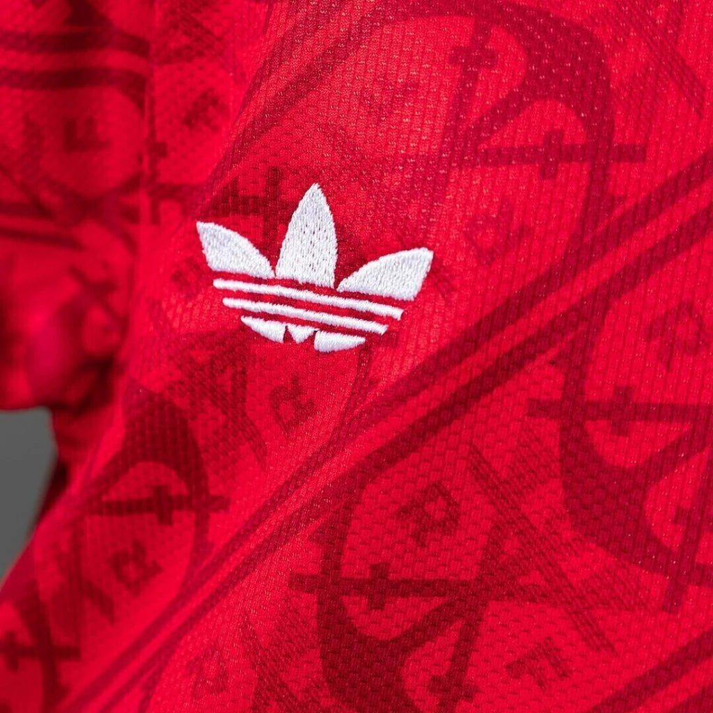 Kit Infantil Flamengo III 2026/27 Vermelho Camisa e Shorts - detalhe do logo do fornecedor