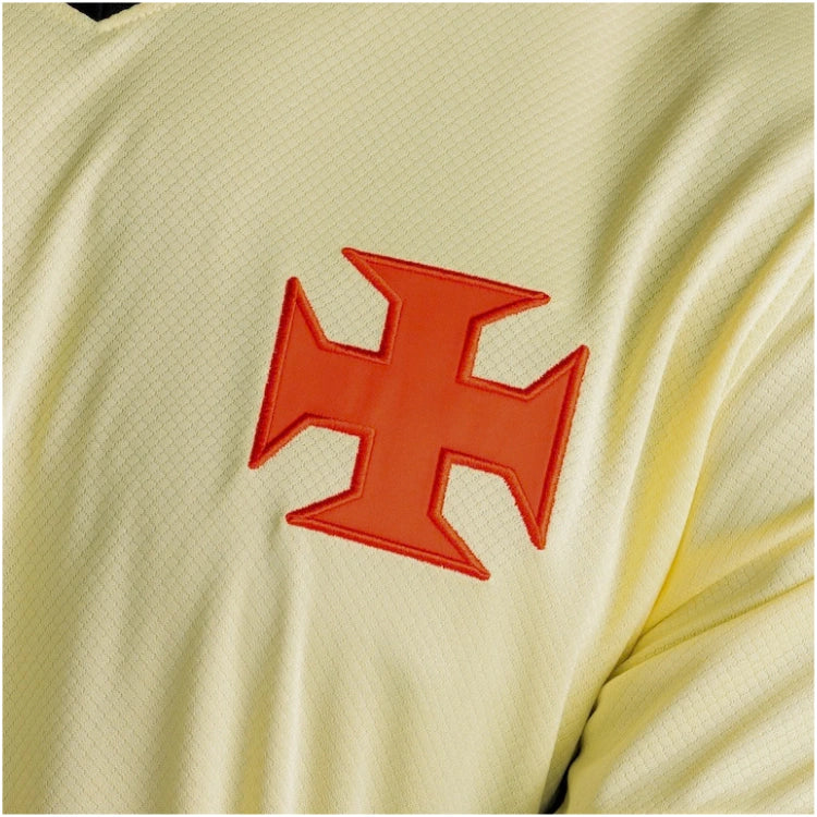 Kit Infantil Vasco III 2026/27 Amarelo Camisa e Shorts - detalhe da Cruz de Malta