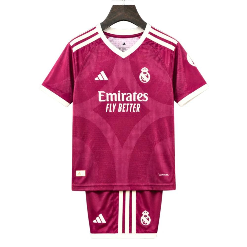 Kit Infantil Real Madrid III 2026/27 Rosa Camisa e Shorts - vista frontal