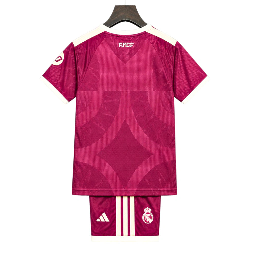 Kit Infantil Real Madrid III 2026/27 Rosa Camisa e Shorts - vista de costas