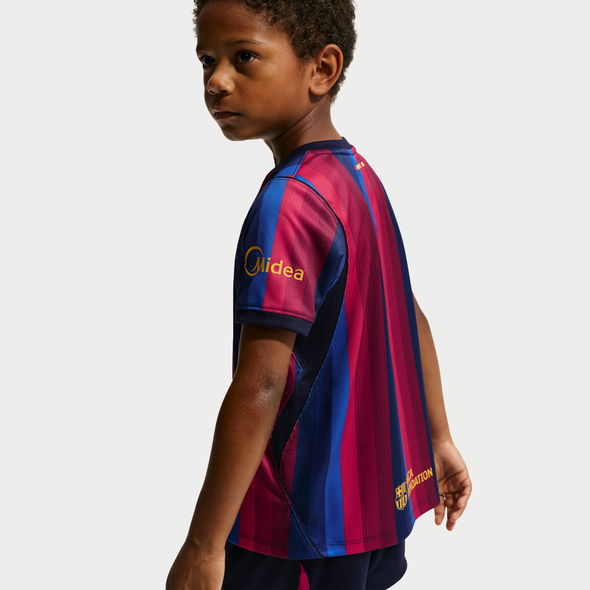 Kit Infantil Barcelona I 2026/27 Azul e Grená Camisa e Shorts - outro ângulo