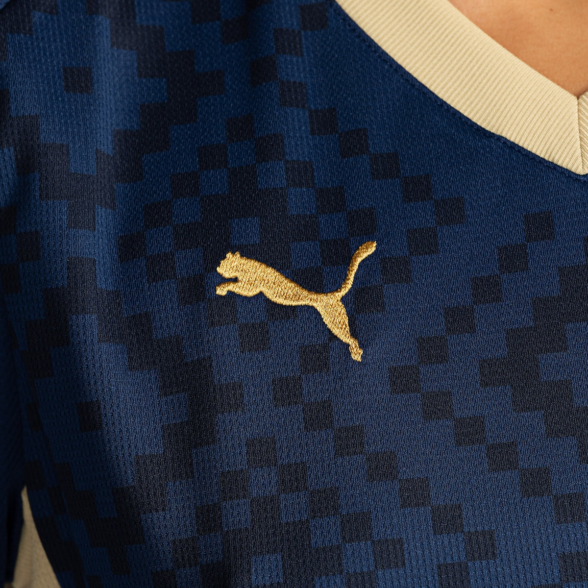 Camisa Bahia III 2026/27 Azul-Marinho e Dourada Feminina Torcedor - detalhes de acabamento 3