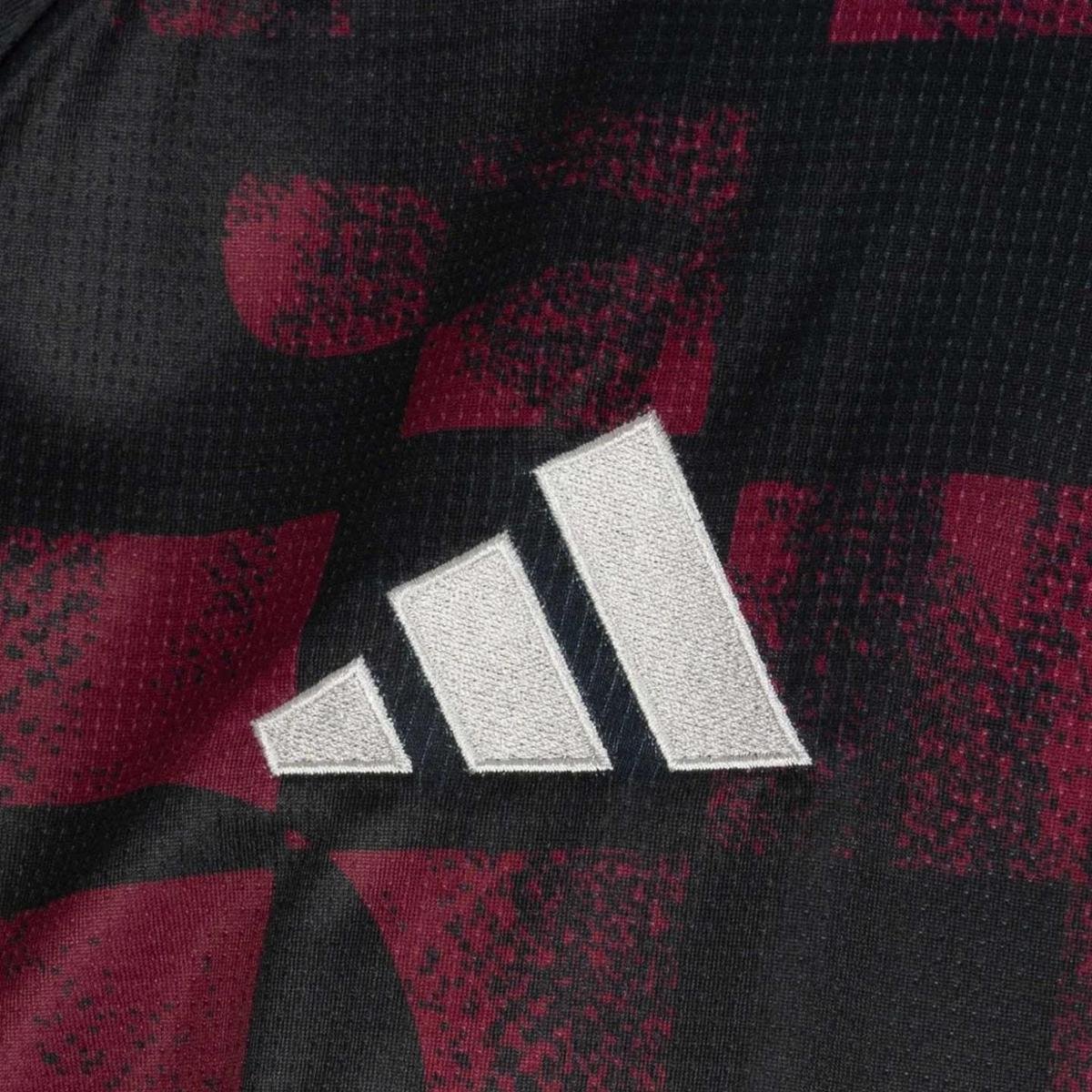 Camisa Liverpool III 2026/27 Preta e Vinho Torcedor - detalhes de acabamento 1