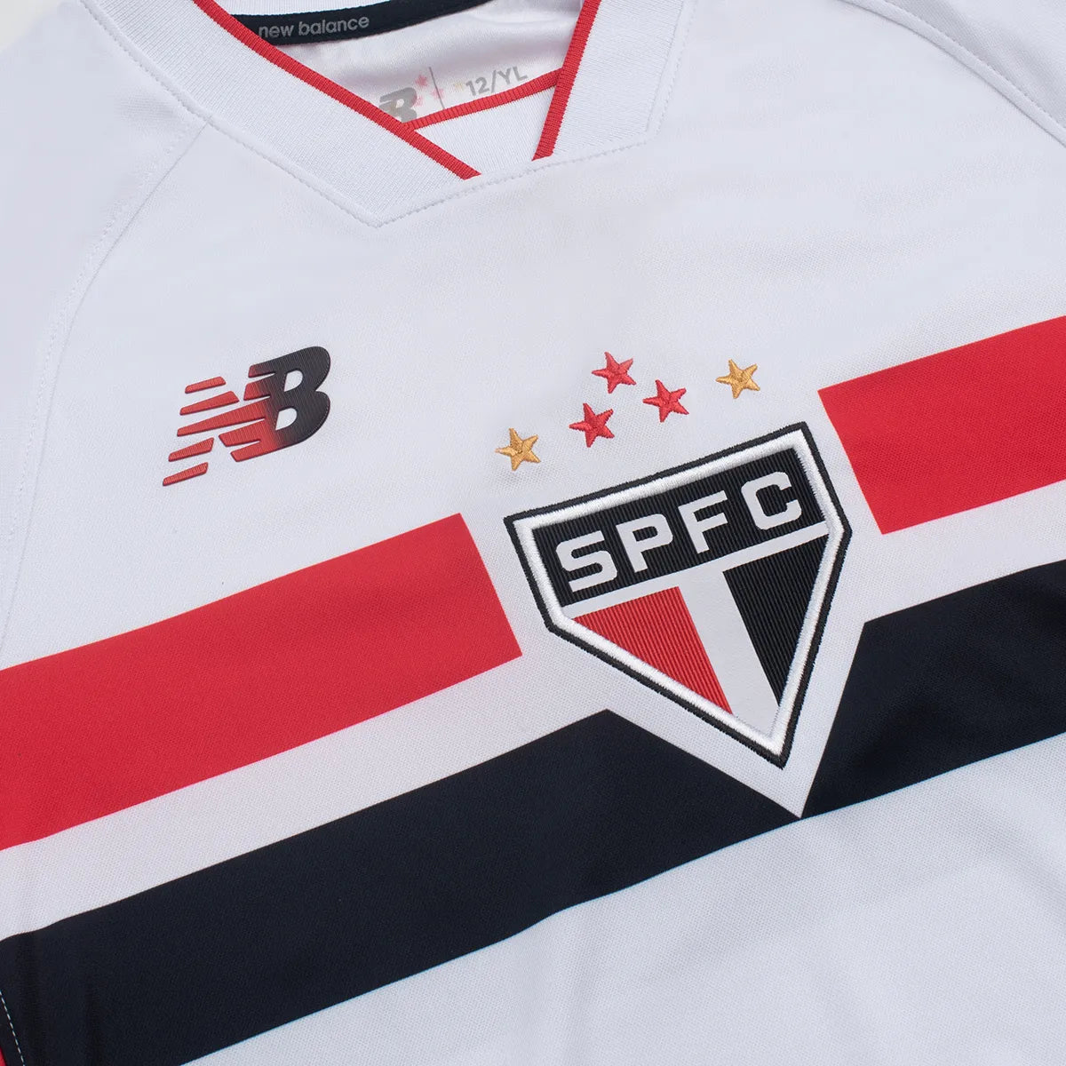 Kit Infantil São Paulo I 2026/27 Branco Camisa e Shorts - detalhes de acabamento 3
