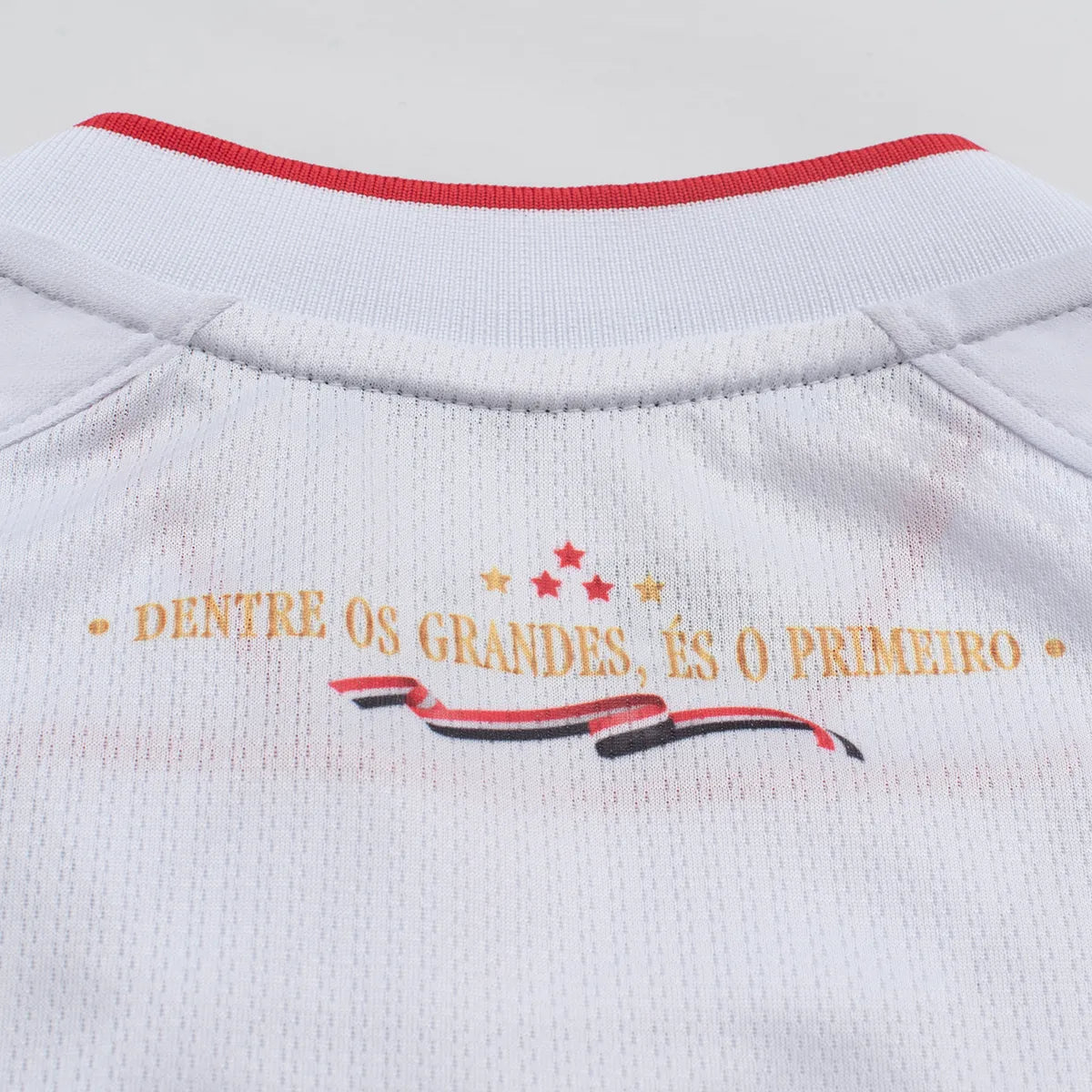 Kit Infantil São Paulo I 2026/27 Branco Camisa e Shorts - detalhes de acabamento 4