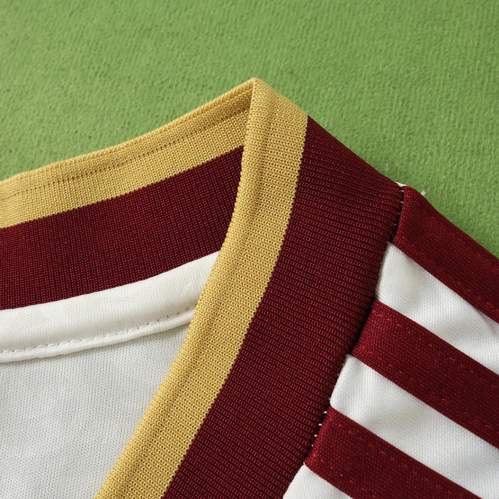 Camisa Espanha II 2026 Off-White Campeã do Mundo 2 Estrelas Torcedor - detalhes de acabamento 3