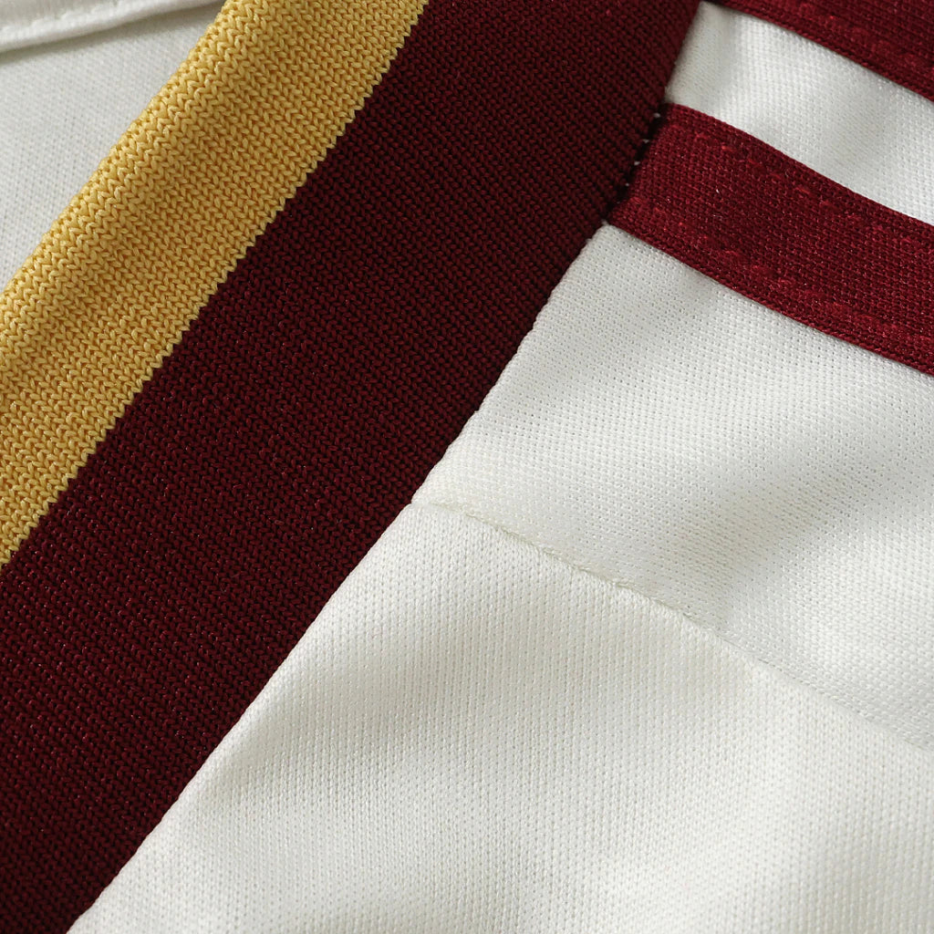 Camisa Espanha II 2026 Off-White Campeã do Mundo 2 Estrelas Torcedor - detalhes de acabamento 4