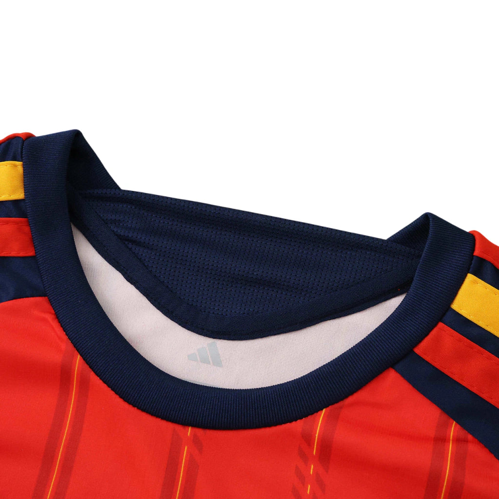 Camisa Espanha I 2026 Vermelha Campeã do Mundo 2 Estrelas Torcedor - detalhes de acabamento 2