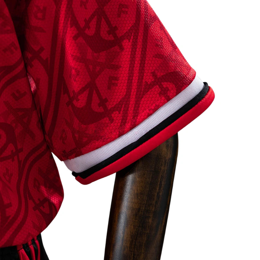 Kit Infantil Flamengo III 2026/27 Vermelho Camisa e Shorts - detalhe da manga