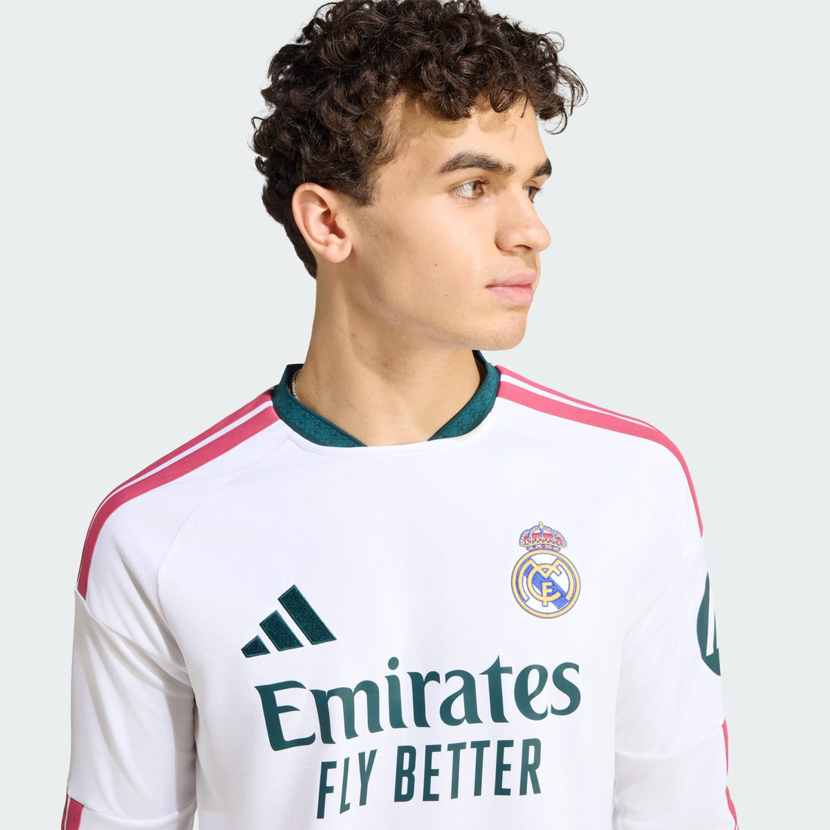Camisa Real Madrid I 2026/27 Branca Manga Longa Torcedor - detalhes de acabamento 4