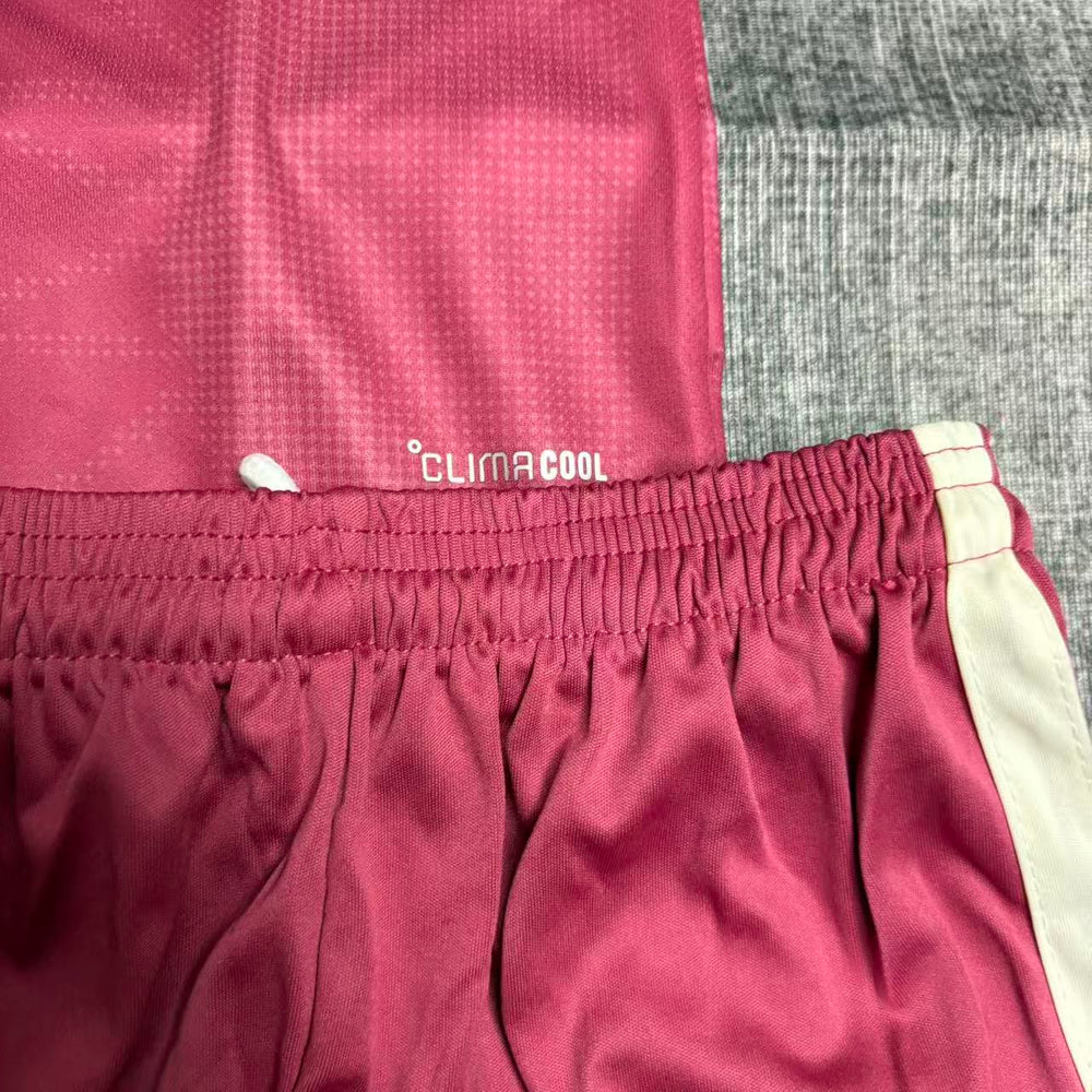 Kit Infantil Real Madrid III 2026/27 Rosa Camisa e Shorts - detalhe do shorts